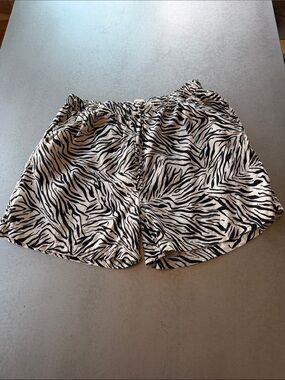 Cynthia Rowley Linen Zebra-Print Relaxed Shorts - Black & White 1X
